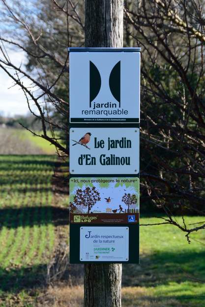 panneaux Février 2018, on fait (soigneusement) un panneau qui regroupe les distinctions du jardin !