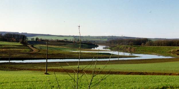 1995 01 Le lac commence à se remplir, on voit bien la courbe de la rivière.