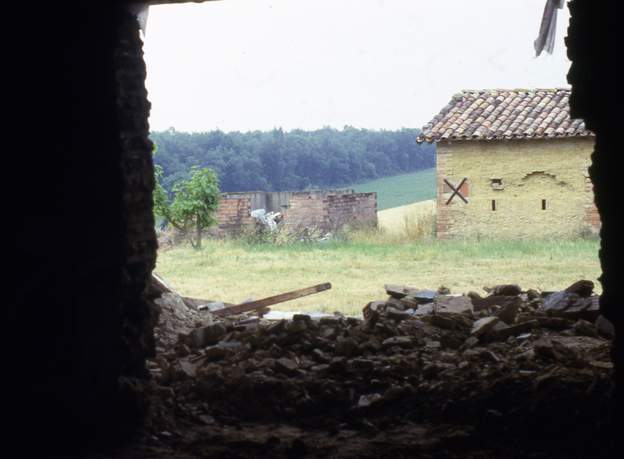 1986 07 On commence les démolitions, ici c'est la future serre d'où l'on voit les bâtiments à détruire eux aussi