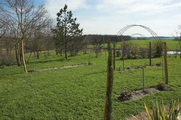 Utilisation des fers à béton Le fer à béton est entré dans le jardin pour faire l'allée de rosier que vous avez sans doute déjà vue ( sinon clic ici...